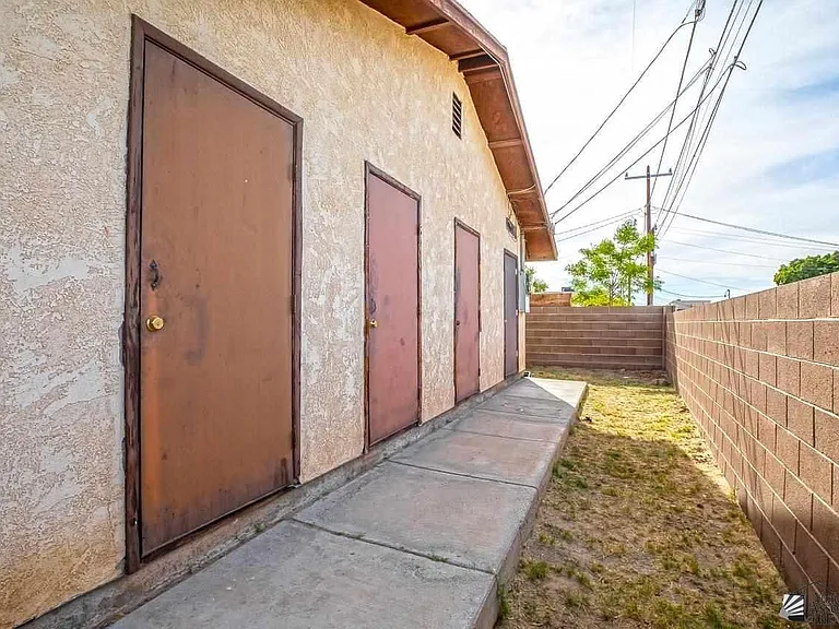 2114 S Walnut Ave #3 — Photo 4