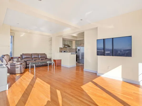 42-35 Main St #8-A, Flushing, NY 11355