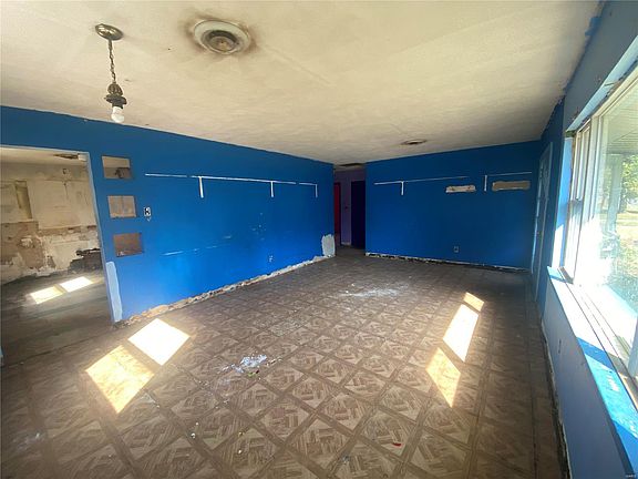 4th image of 15 Saint George Ct