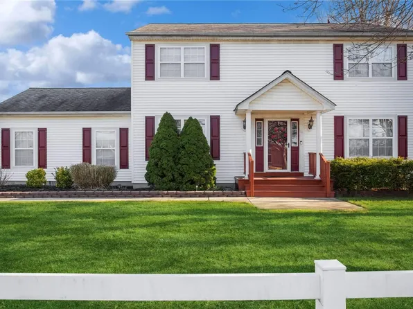 955 Grundy Avenue, Holbrook, NY 11741
