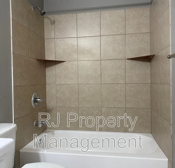 4817 Royal Run Dr — Photo 14