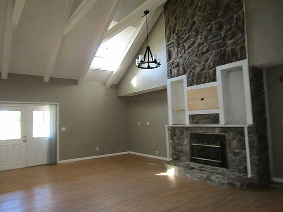 4th image of 190 Parks Dr