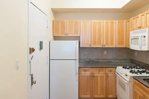 Rented by Warren T Real Estate Corp. | media 26