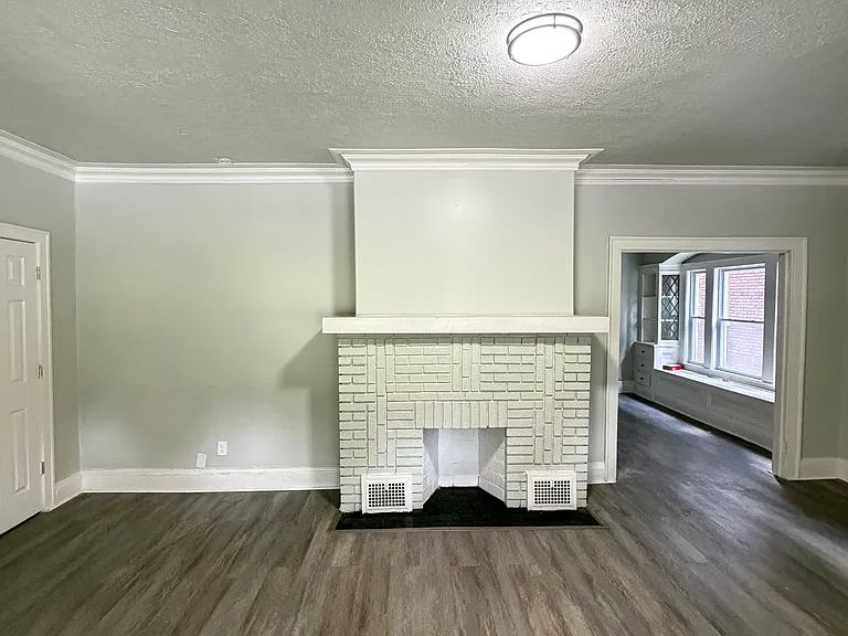 929 Thornhill Dr #1 — Photo 4