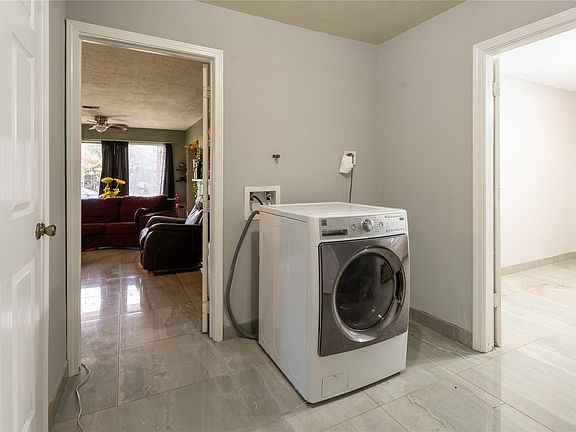 5th image of 8438 Sonneville Dr