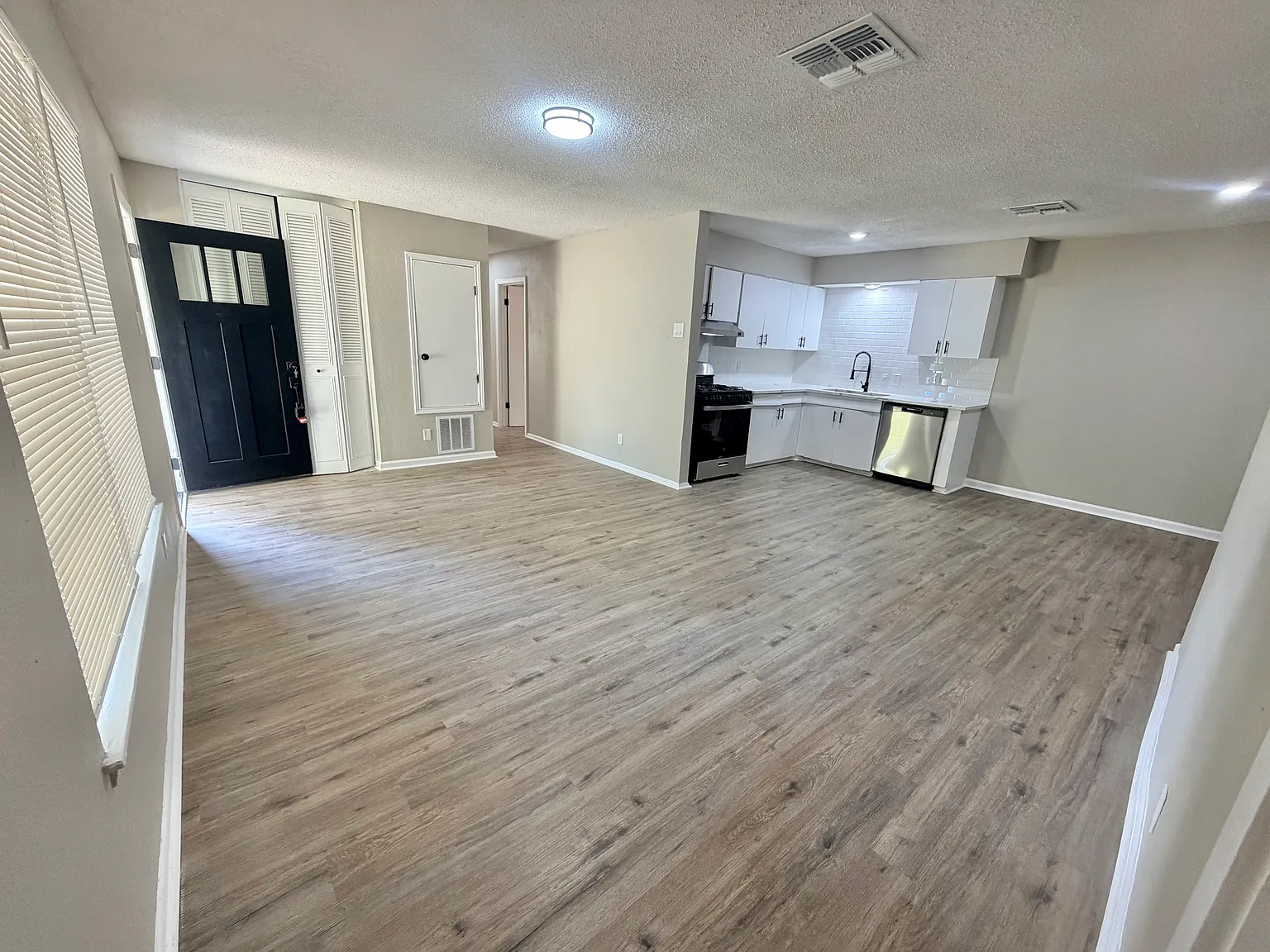 4 bed, 1600 sqft, $1,695 — Photo 3