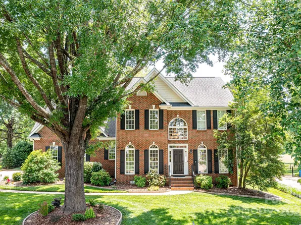 7334 Kidwelly Ln, Matthews, NC 28104