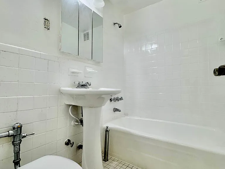 14202 84th Dr #1F — Photo 11