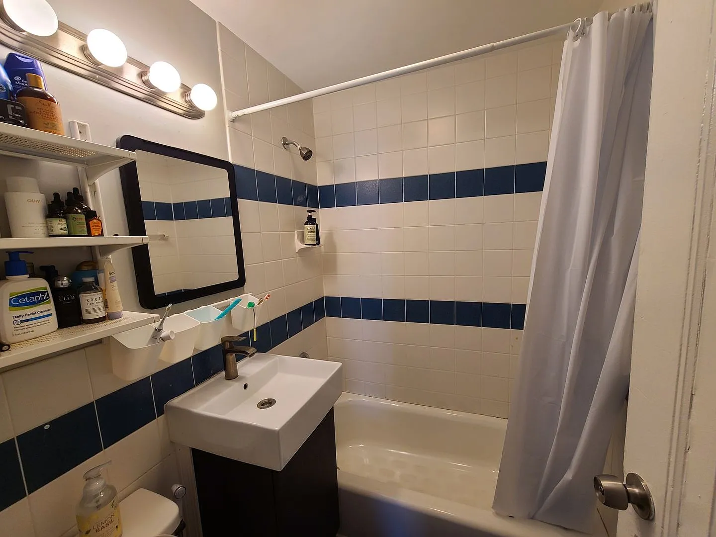 Furnished - Cleveland Circle - Close to T - Laundry Facility — Photo 2