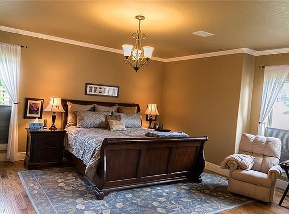 4th image of 7808 Oak Creek Ln