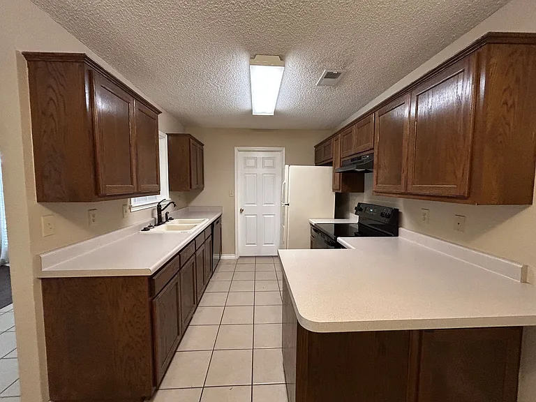 1642 W County Line Rd — Photo 11