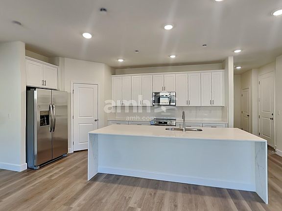 4th image of 10370 Medusita St
