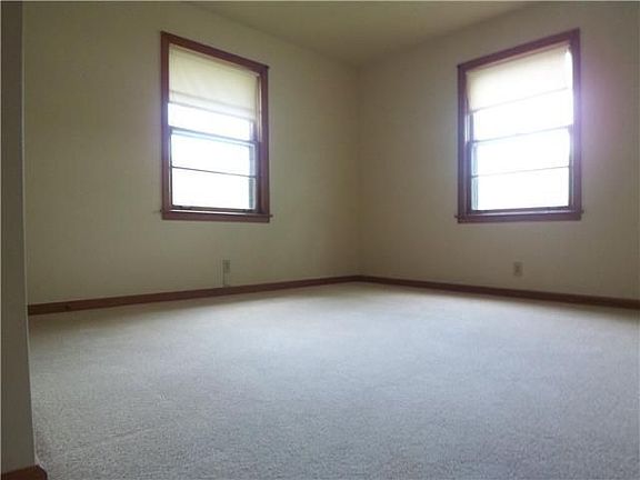 4th image of 810 Hayden Dr