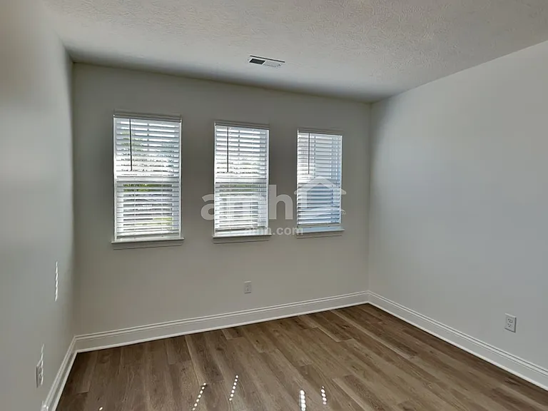 1077 Broyles Xing — Photo 12