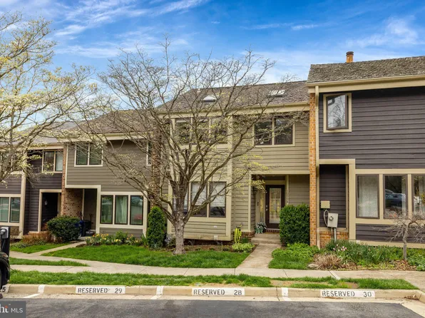 10998 Thrush Ridge Rd, Reston, VA 20191