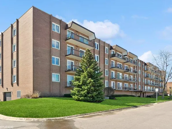 8001 W Courte Dr APT 409, Niles, IL 60714