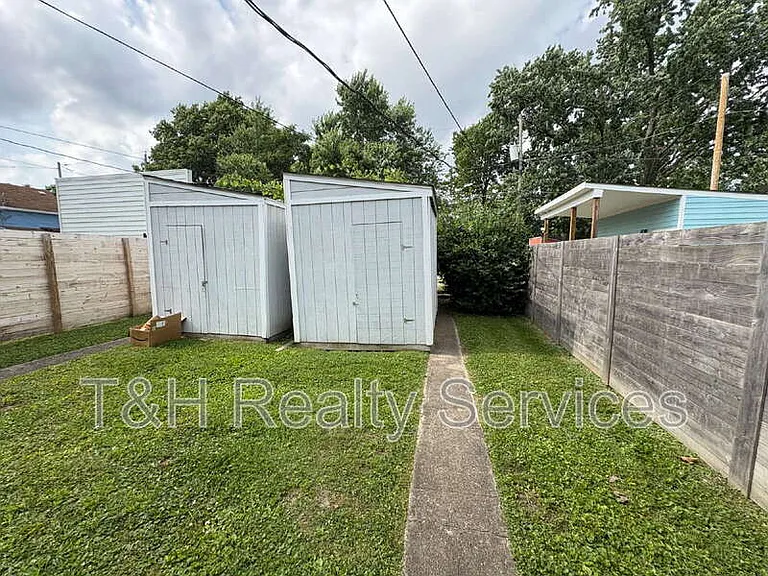 2116 Woodlawn Ave — Photo 22