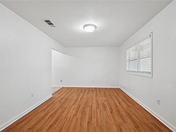 4th image of 227 Vine St