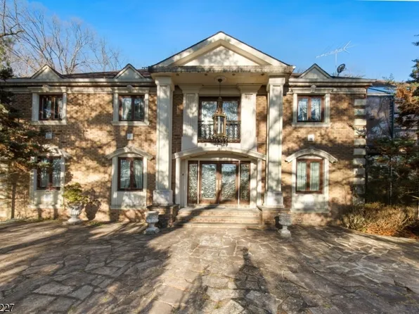 12 E Saddle River Rd, Saddle River Boro, NJ 07458