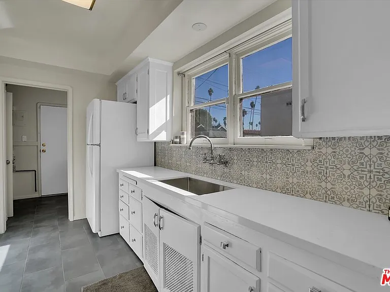 3800 Roxton Ave — Photo 19