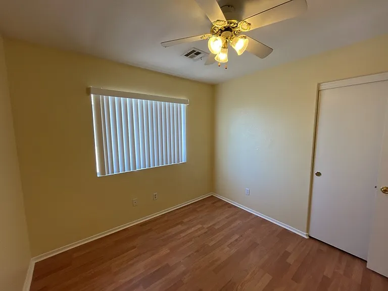 6045 Stone Hollow Ave — Photo 27