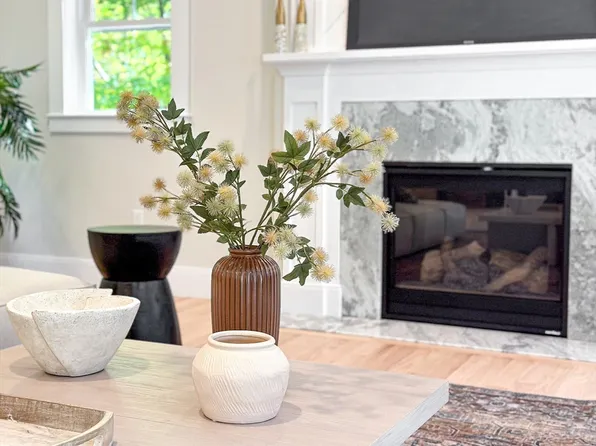 44 Westwood St, Burlington, MA 01803