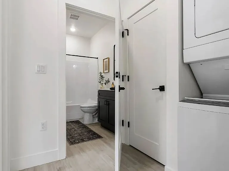 9050 NE Hoyt St #9 — Photo 3