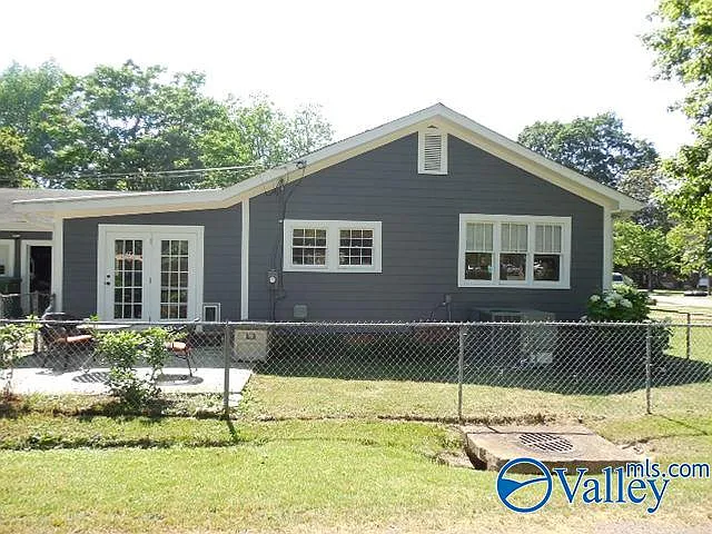 1222 Clinton Ave SE — Photo 3