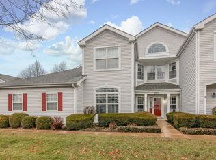 205 Grays Dr #205, Oswego, IL