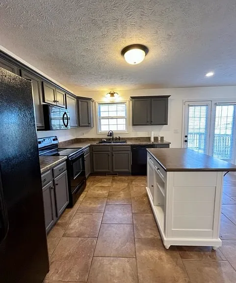 1801 Jackie Lorraine Dr — Photo 2