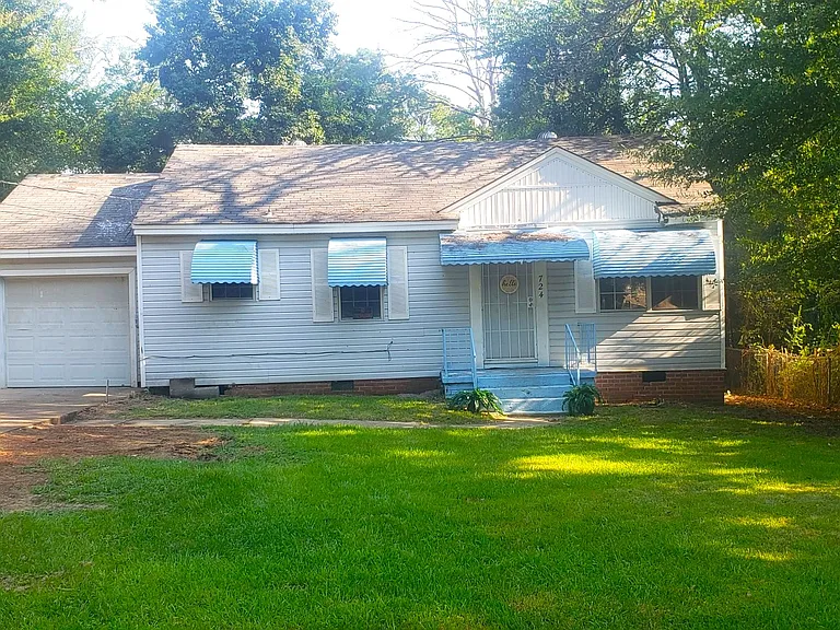 724 Willaneel Dr — Photo 1