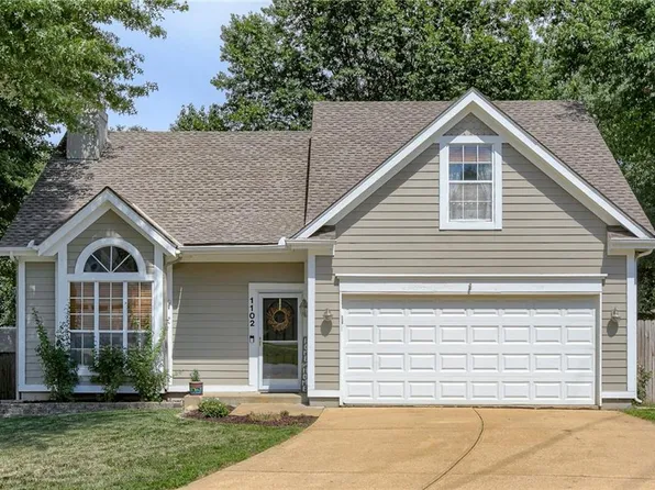 1102 N Sunset Dr, Olathe, KS 66061