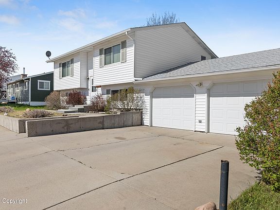 3rd image of 1303 Liberty Ln