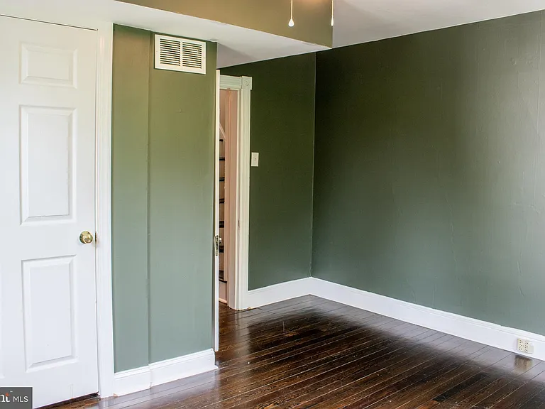 262 E Linden St — Photo 14