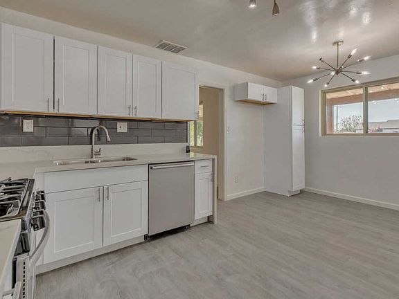3rd image of 2850 W Orchid Ln