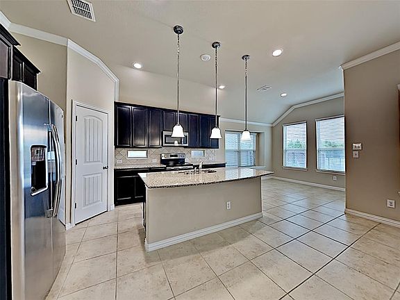 4th image of 11717 Lake Front Dr