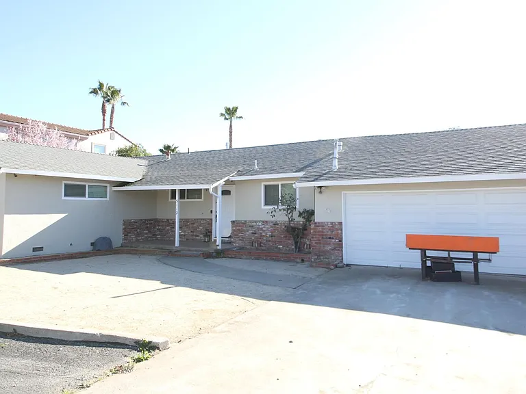5112 Olive Dr — Photo 1