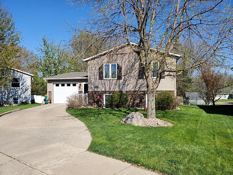 1st image of 524 River Bluff Dr