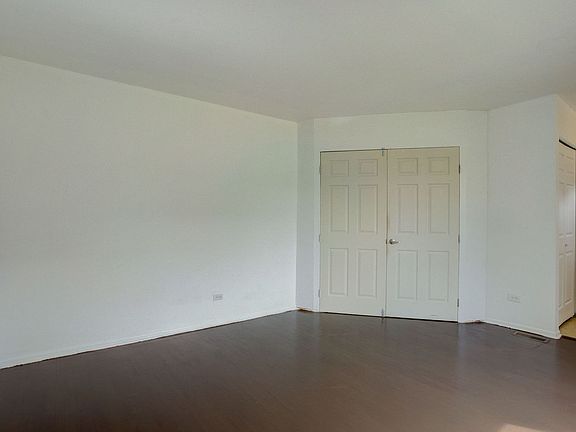 4th image of 17W710 Kirkland Ln