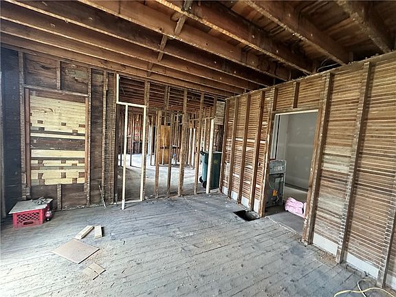 5th image of 103 Bernard St