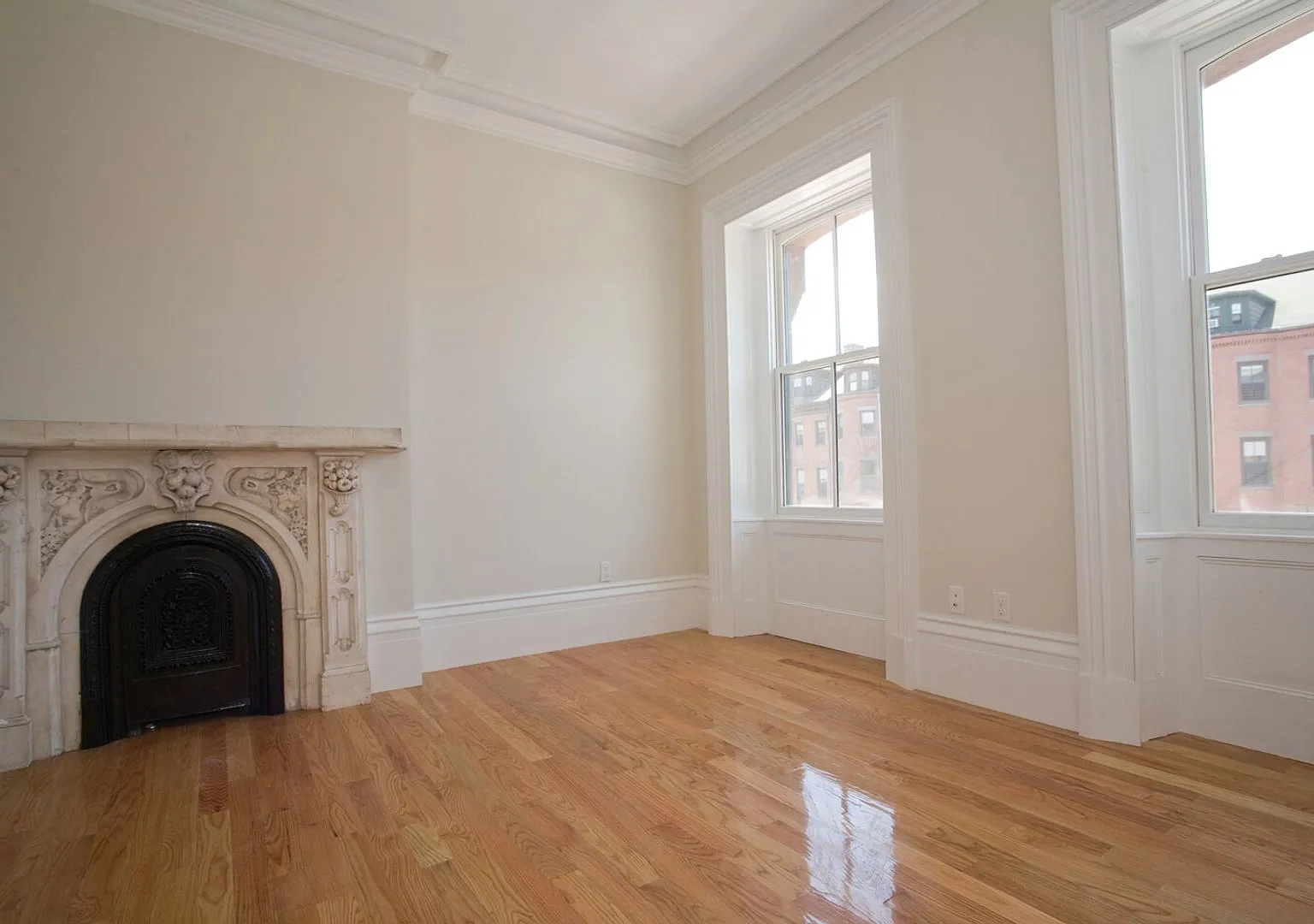 Beautifully updated, pet friendly 3 bed unit in the South End! — Photo 4