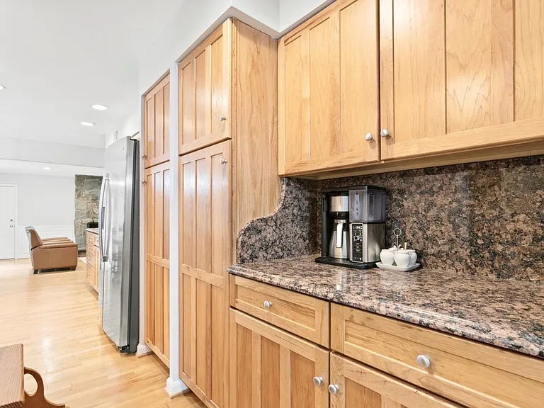 11002 Warwickshire Dr — Photo 23