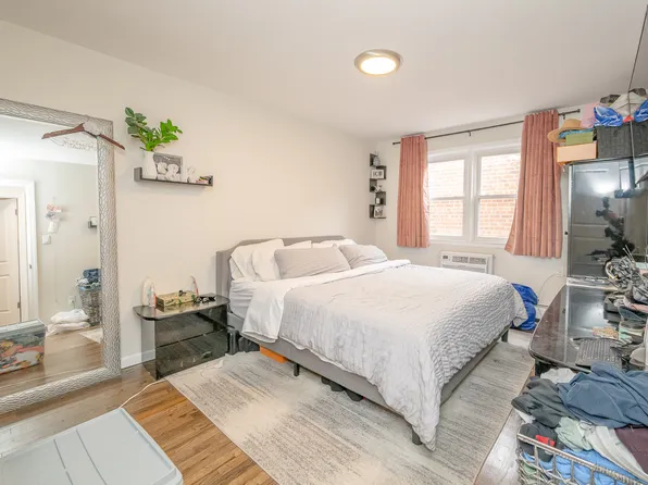 25-02 Crescent Street image 7 of 12