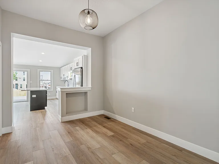 163 East St — Photo 18