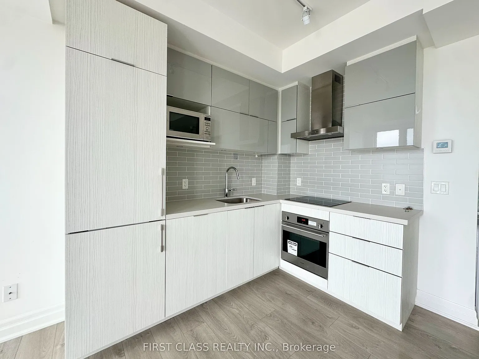1 bed, $2,300 — Photo 2