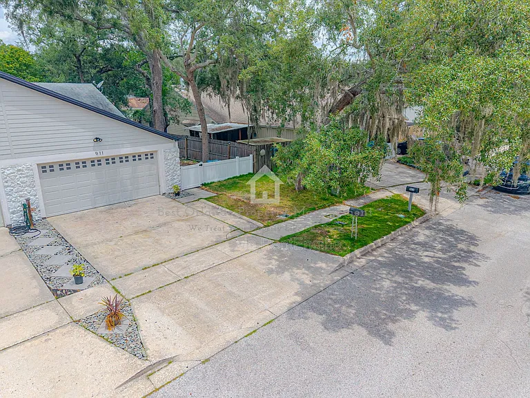 911 Robinhood Ct — Photo 31