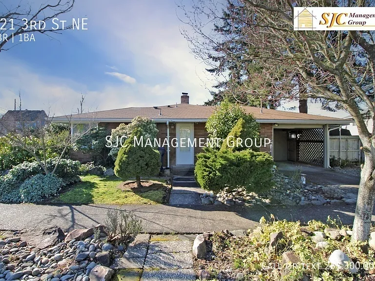 421 3rd St NE — Photo 1