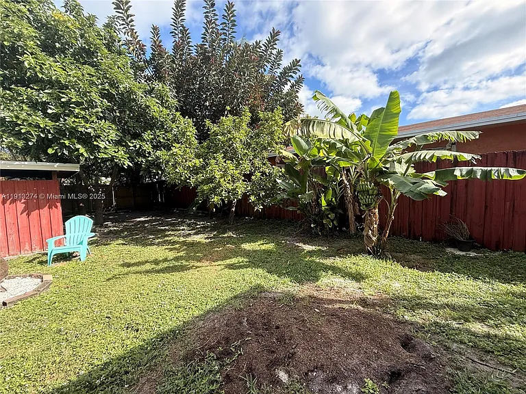2435 Wilson St — Photo 22