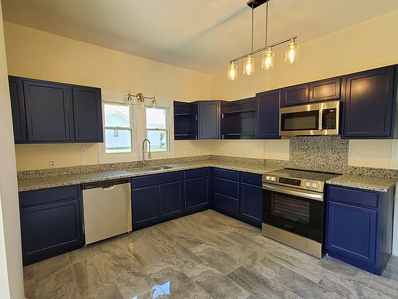 2nd image of 924 Hill St #1-3