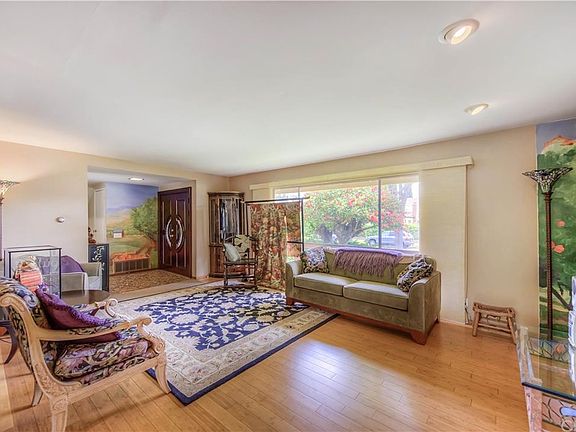 5th image of 623 E Buckeyewood Ave